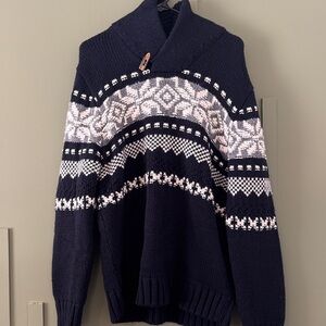 Elegant Turtleneck Sweater in Navy and White